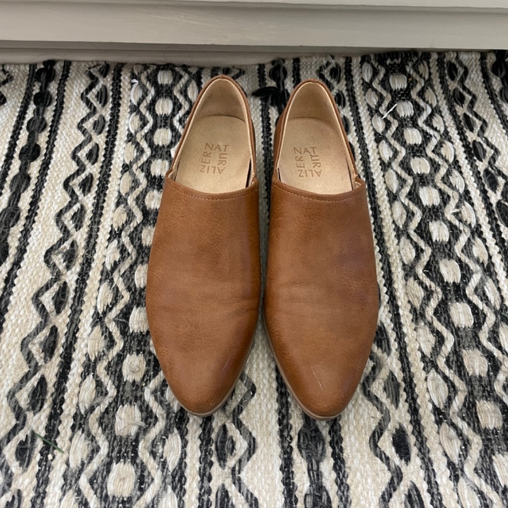 Naturalized flats size 8